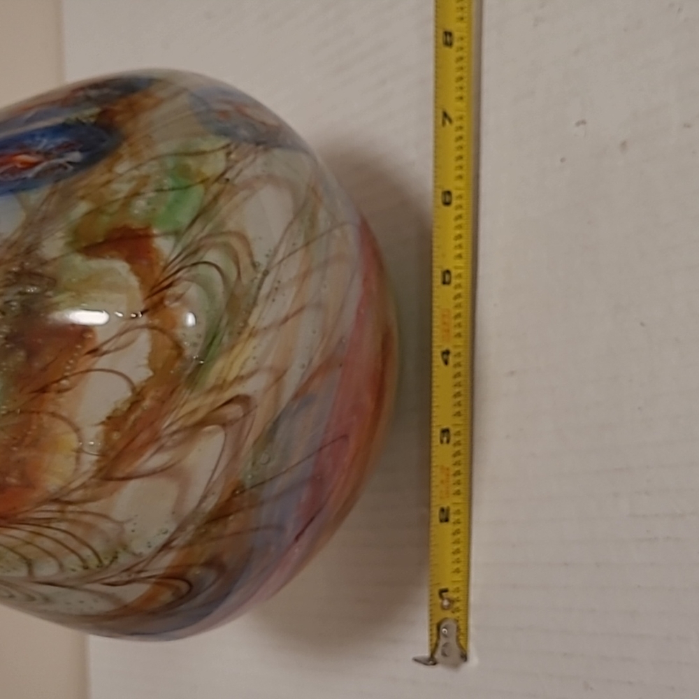 Beautiful Handblown Glass Vase - Picture 14 of 16